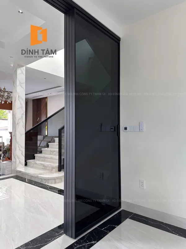 Khung nhôm và kính cường lực độ bền cao